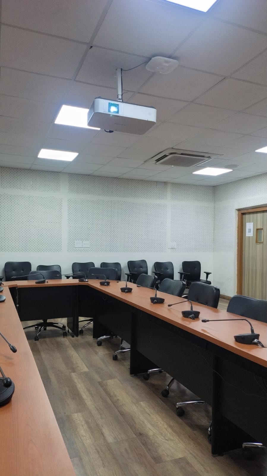 Conference Room Projectors by Dynapro Focus